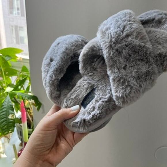 RACHEL Rachel Roy Gray Fuzzy Open Toe Slippers Size 7-8 - Picture 2 of 4